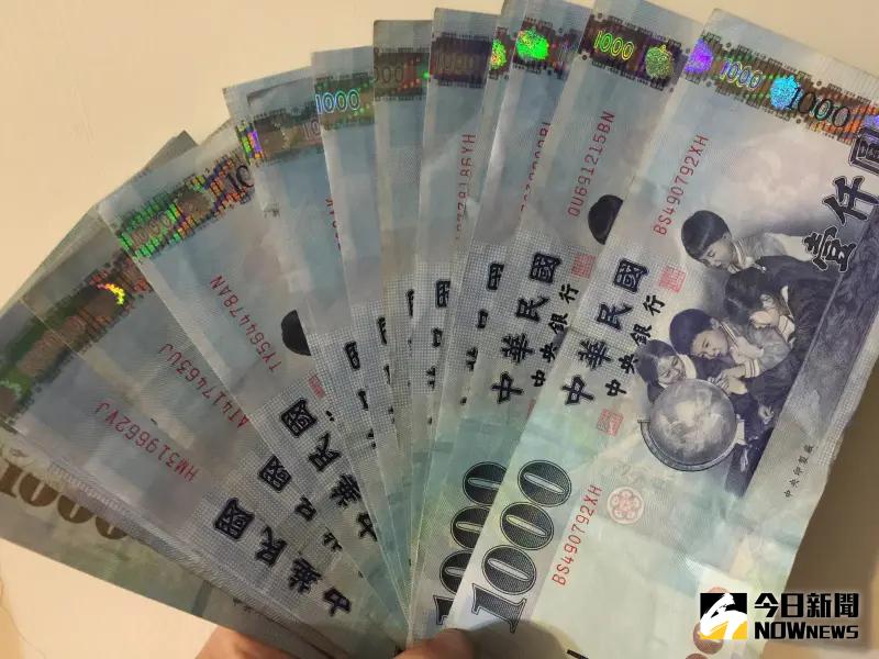 ▲許多長輩或已婚夫妻，常會把紅包或是私房錢藏於家中只有自己知道的地方，導致不知情的家人不小心將新台幣當成垃圾丟掉。（圖／記者顏真真攝）