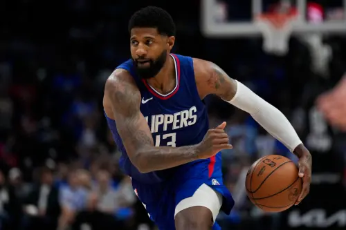 ▲NBA美國職籃洛杉磯快艇陣中球星Paul George今夏轉戰76人隊,其實早就有玄機,76人預計要花約200億的天價賭冠軍。(圖/美聯社/達志影像) ▲洛杉磯快艇球星Paul George今夏轉戰76人隊,專家們普遍看好他對球隊的影響力。(圖/美聯社/達志影像)