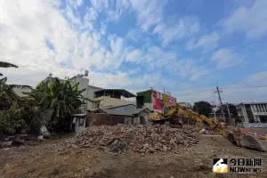 頂義段市場用地已荒廢十多年,全聯進駐後可活化公有資產,也可增加崁頂鄉在地就業機會 ▲頂義段市場用地已荒廢十多年,全聯進駐後可活化公有資產,也可增加崁頂鄉在地就業機會。(圖/記者莊全成攝,2024.05.23)