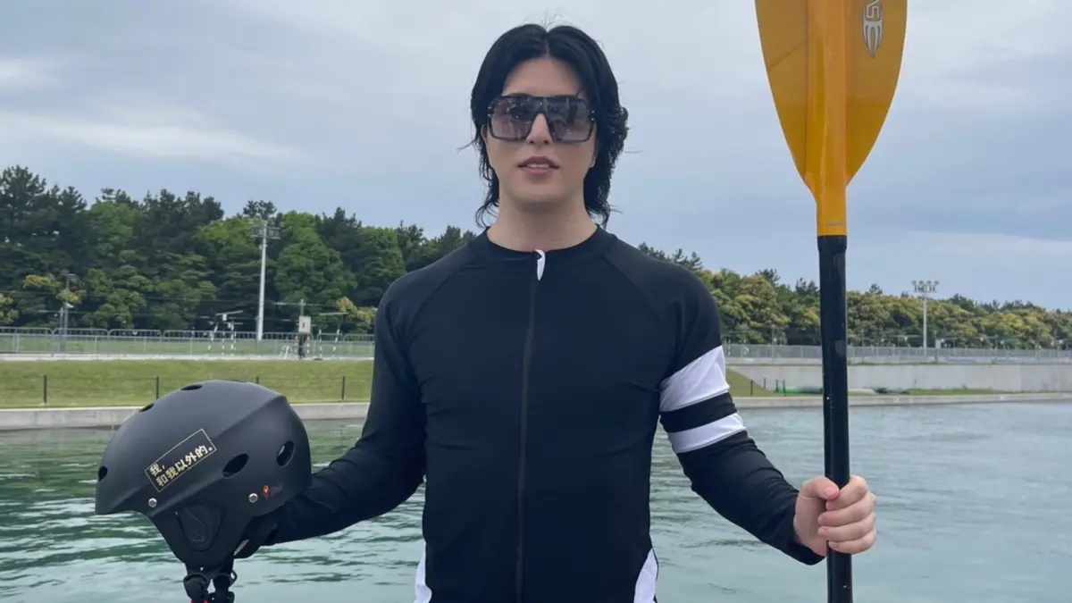 ▲實境冒險節目《上船了各位！》派出台灣藝人從花蓮港划向日本石垣島，邀請「日本第一牛郎」羅蘭擔任應援團團長，他也透露自己很喜歡台灣。（圖／三立提供）