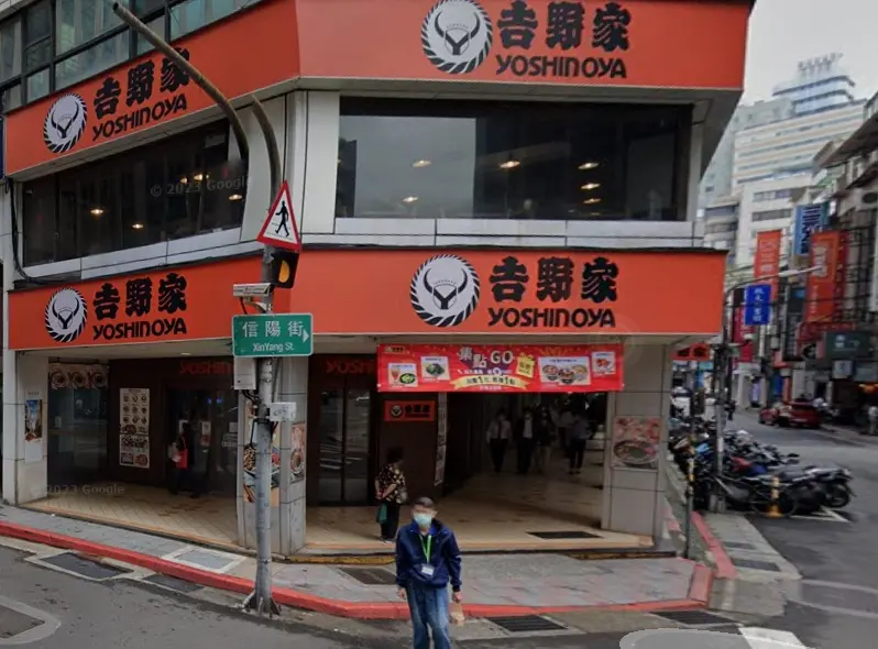 ▲吉野家1988年來台，台灣一號店（圖）開在台北車站附近的館前路上，近年雙北多間分店陸續收攤。業者回應「目前狀況為預定計畫」。（圖／翻攝Google地圖）