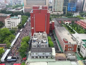 ▲濟南路塞滿人。(圖/記者陳佩君攝,2024.05.24) ▲濟南路塞滿人。(圖/記者陳佩君攝,2024.05.24)