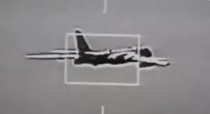 ▲國防部公布空軍監控共軍轟6型機畫面。(圖／國防部提供)