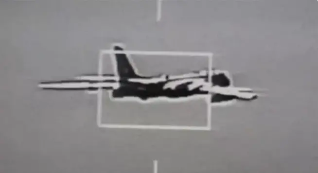 ▲國防部公布空軍監控共軍轟6型機畫面。(圖/國防部提供)