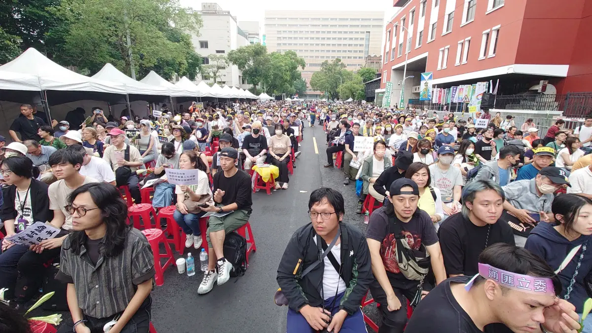 ▲抗議藍白審查國會改革法案沒收民主，主辦單位晚間6時宣布現場已突破5萬人。（圖／攝影中心）