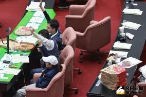 ▲立法院長韓國瑜準備20個大披薩給立委當晚餐。（圖／記者葉政勳攝，2024.05.24）