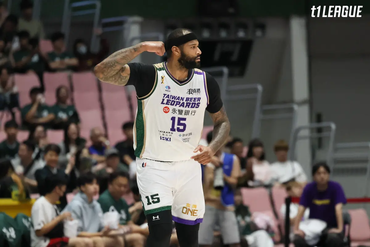 ▲T1總冠軍賽G1台啤雲豹「表弟」卡森斯（DeMarcus Cousins）攻下30分15籃板，成為總冠軍賽G1贏球功臣。（圖／T1聯盟提供）