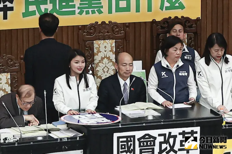 ▲立法院長韓國瑜在王世堅發言時憋笑。（圖／記者葉政勳攝，2024.05.24）