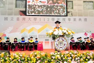 臺大校長陳文章勉勵畢業生 過去講EQ、現在RQ更重要!