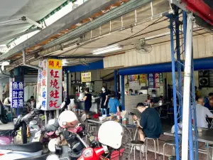 ▲簡易鐵皮屋為店面的開元土魠魚羹，因為料好實在獲得米其林必比登殊榮。（圖／記者葉盛耀攝）