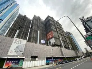 ▲南港世界明珠開發案將有微風百貨進駐。(圖/記者徐銘穗攝) ▲南港世界明珠開發案將有微風百貨進駐。(圖/記者徐銘穗攝)