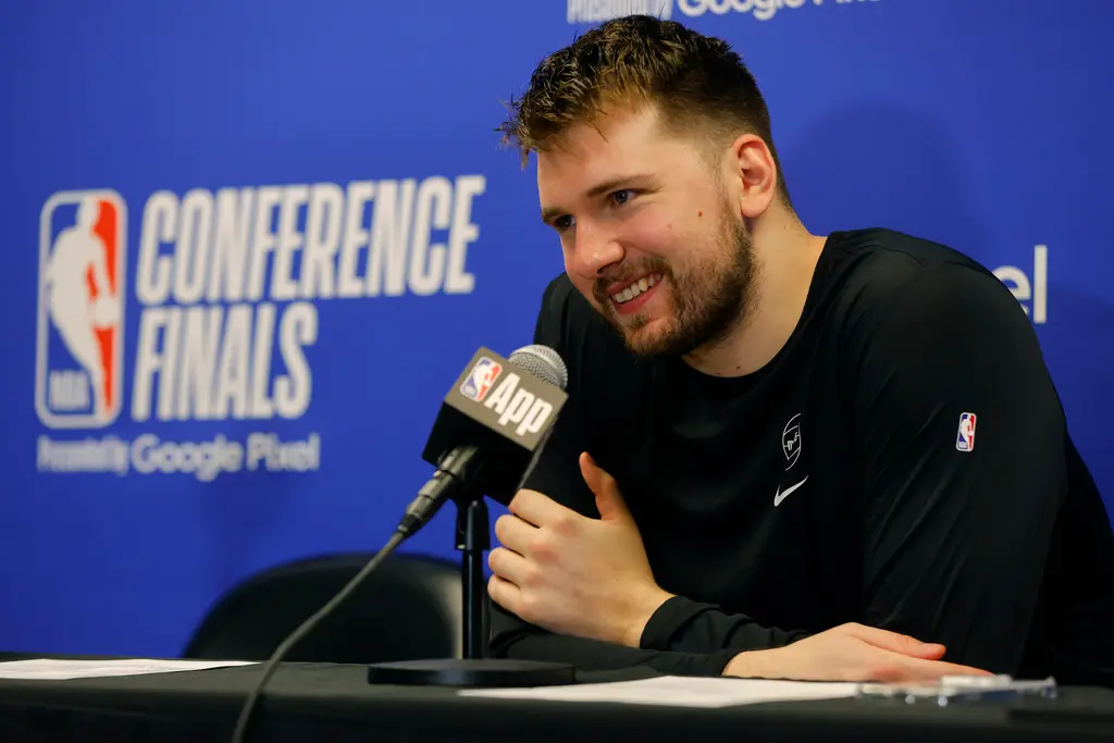 ▲獨行俠靠著Luka Doncic命中一顆逆轉3分，率領球隊以109:108拿下勝利，他也在比賽中狂罵髒話發洩。（圖／美聯社／達志影像）