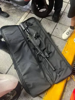 ▲警方查獲姚姓男子犯案用空氣槍。(圖/翻攝畫面) ▲警方查獲姚姓男子犯案用空氣槍。(圖/翻攝畫面)