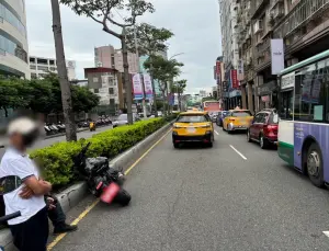 新莊車禍事故！計程車突「鬼切」撞紅牌重機　無辜騎士慘摔秒撲街
