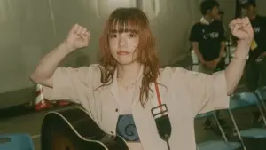 人氣歌姬飆高音「下秒忘詞」!崩潰過程全放送 粉絲:這才是直播
