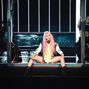 ▲美國知名的嘻哈歌手妮姬米娜（Nicki Minaj）近日因涉嫌持有軟性毒品，在阿姆斯特丹的機場遭到短暫拘留，在繳納罰款之後順利獲釋。（圖／妮姬米娜IG）