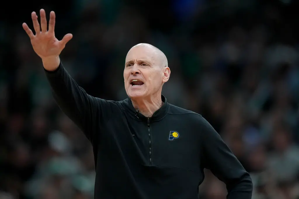▲印第安納溜馬已與總教練卡萊爾（Rick Carlisle）達成多年延長合約，65歲的卡萊爾在上賽季率領溜馬闖進隊史第二次、睽違24年的NBA總冠軍賽。（圖／美聯社／達志穎像）