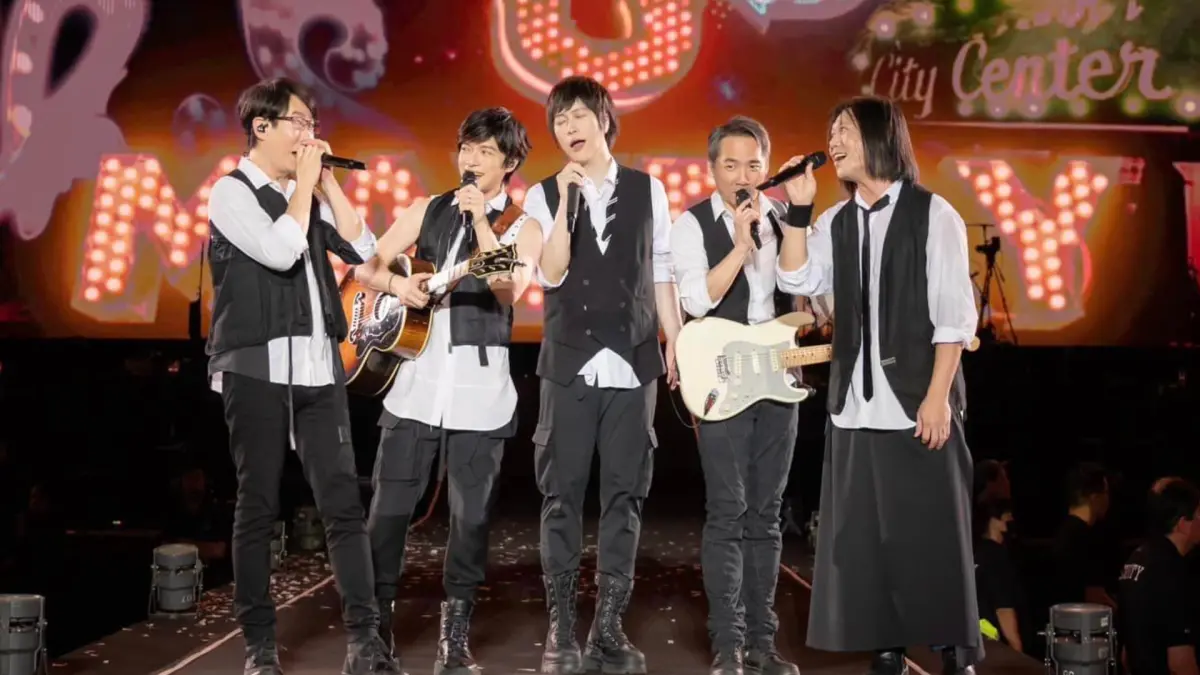 ▲樂團五月天在北京鳥巢開唱，主唱阿信脫口而出：「我們中國人」，在台灣引發脫粉潮，阿信的臉書湧入超過1.8萬人留言洗版，還有粉絲淚別：「再見了，五月天。」（圖／阿信臉書）