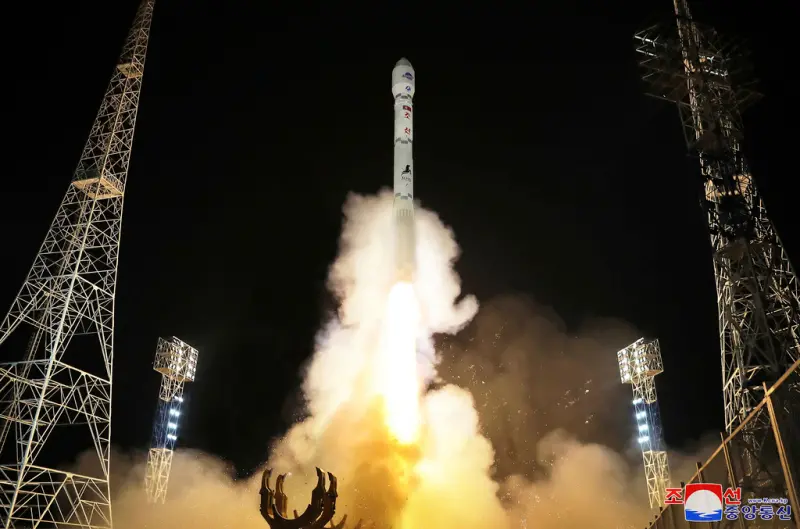 ▲北韓預告即將發射第2顆軍事偵察衛星。圖為2023年11月發射成功的軍事偵察衛星。（圖／美聯社／達志影像）