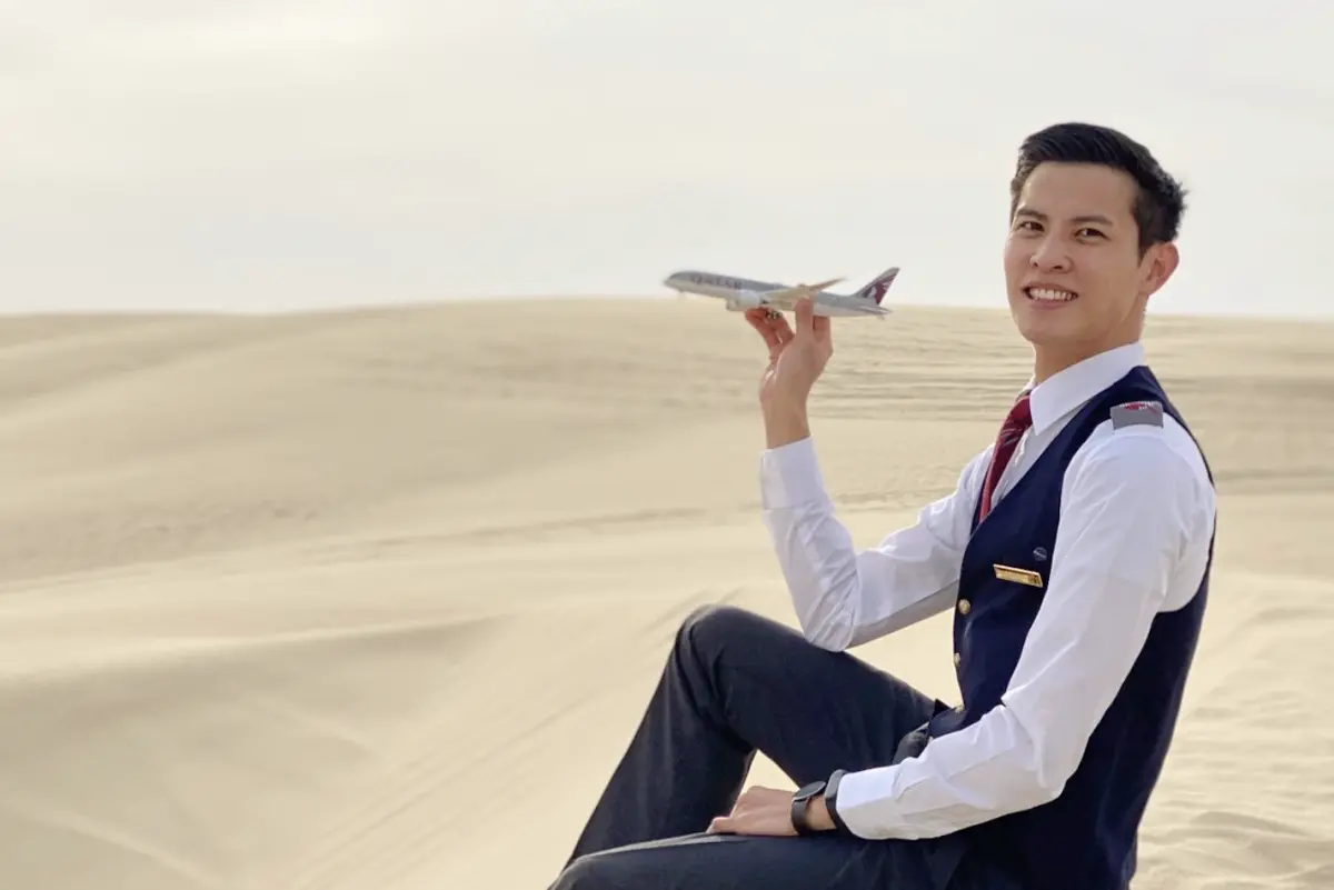 ▲畢業於國立彰化師範大學英語系的張剛耀，2017年錄取卡達航空，便開始眾人所嚮往的空服員生涯，服務來自世界各地的旅客。（圖／移民署提供）