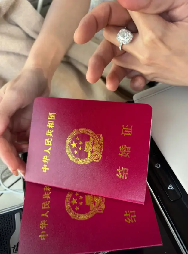 ▲汪小菲和Mandy登記結婚。（圖／翻攝自汪小菲抖音）