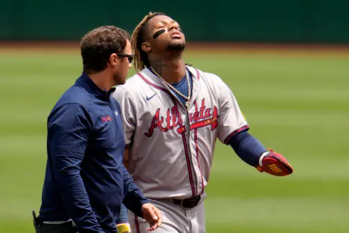 ▲亞特蘭大勇士強打Ronald Acuña Jr,去年風光贏得國聯MVP,本季陷入低潮,又遭逢左膝前十字韌帶斷裂,確定整季報銷。(圖/美聯社/達志影像) ▲亞特蘭大勇士強打Ronald Acuña Jr,去年風光贏得國聯MVP,本季陷入低潮,又遭逢左膝前十字韌帶斷裂,確定整季報銷。(圖/美聯社/達志影像)