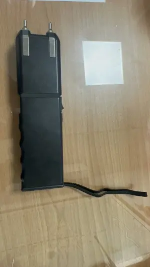 ▲劉姓男子為闖蘇花,竟持電擊器恐嚇崇德管制站人員。(圖/翻攝畫面) ▲劉姓男子為闖蘇花,竟持電擊器恐嚇崇德管制站人員。(圖/翻攝畫面)