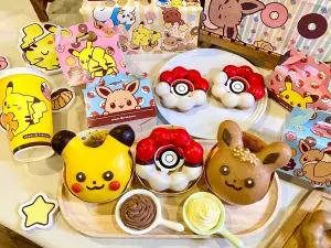 寶可夢甜甜圈!伊布、皮卡丘Mister Donut聯名週邊 它拚買一送一 ▲鹽牛奶可可沾醬的「伊布甜甜圈」初登場!和皮卡丘甜甜圈都是75元,精靈球波堤則是55元。(圖/記者蕭涵云攝)
