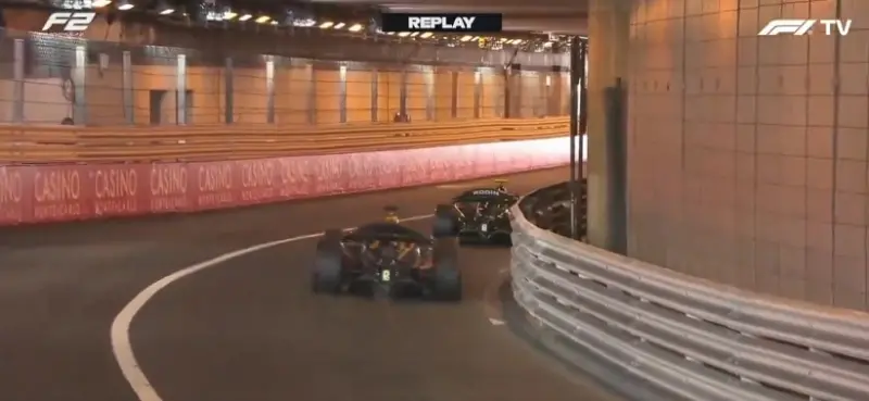 ▲F2摩納哥GP上演驚險一幕，法國車手Isack Hadjar 0.1秒神級閃避，險發生重大車禍。（圖／取自X）