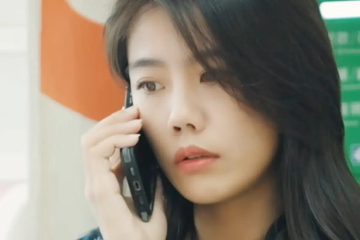 ▲台中市警第二分局余姓女警員自拍網路愛情防詐影片，因姣好外貌瞬間爆紅。（圖／翻攝自IG＠yuakina）