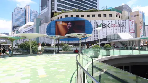 ▲《原子少年2》預告片在曼谷電視牆上亮相，選手們紅到海外。（圖／踢帕娛樂提供）