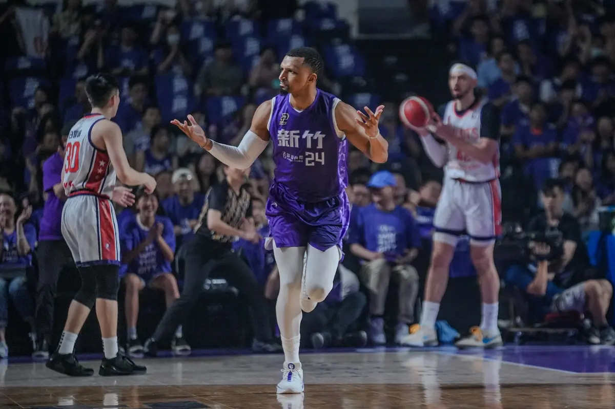 ▲攻城獅洋將「風城Kobe」艾夫伯轟下全場最高29分，率隊終場以99：95擊敗例行賽戰績第一的桃園璞園領航猿，系列賽2：1領先。（圖／PLG提供）