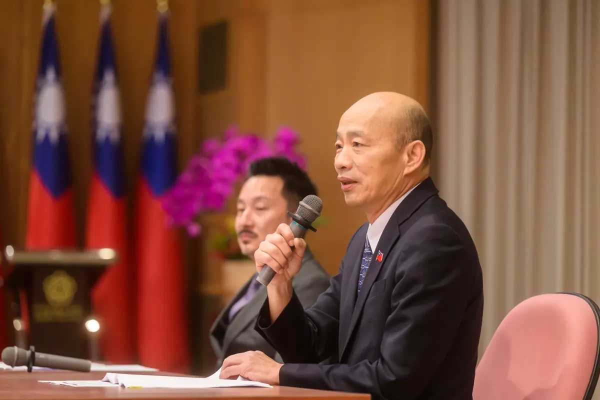 ▲韓國瑜接見第36屆北美洲台灣商會聯合總會回國訪問團一行16人。（圖／立法院提供）