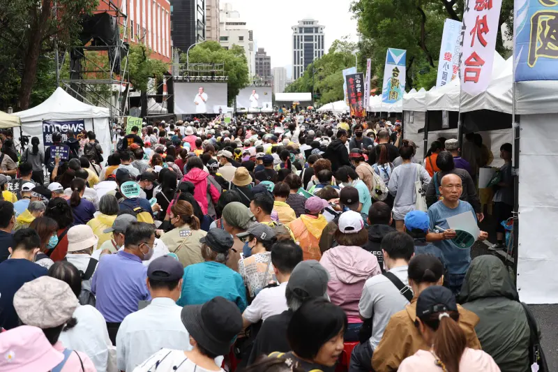 ▲國會改革法案力拚三讀,民眾一早就上街頭抗議。(圖/攝影中心)