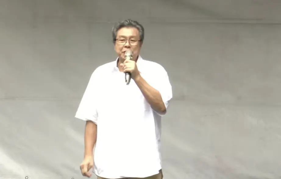 ▲藝人楊烈驚喜現身青鳥運動。（圖／翻攝自經民聯直播）