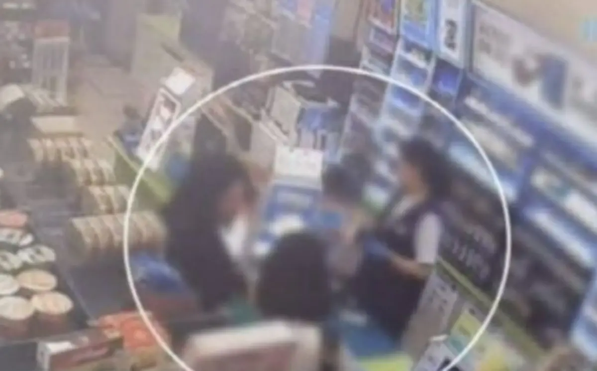 ▲韓國一對女學生，近日在超商撿到陌生人的信用卡，為了幫助對方快速尋回，決定略施巧技。（圖／翻攝自東亞日報）