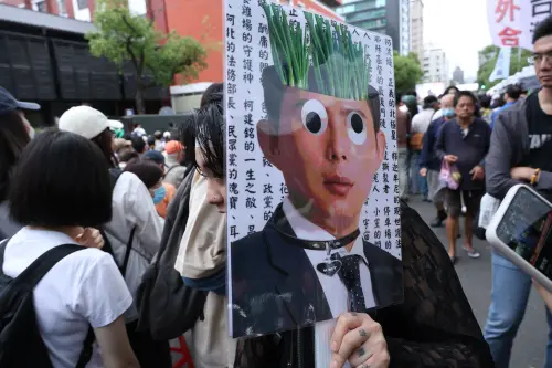 民眾黨黃國昌因為10年前太陽花學運領袖的身分與今日大大不同,也成為了被民眾攻擊的對象。 ▲民眾黨黃國昌因為10年前太陽花學運領袖的身分與今日大大不同,也成為了被民眾攻擊的對象。(圖/攝影中心)