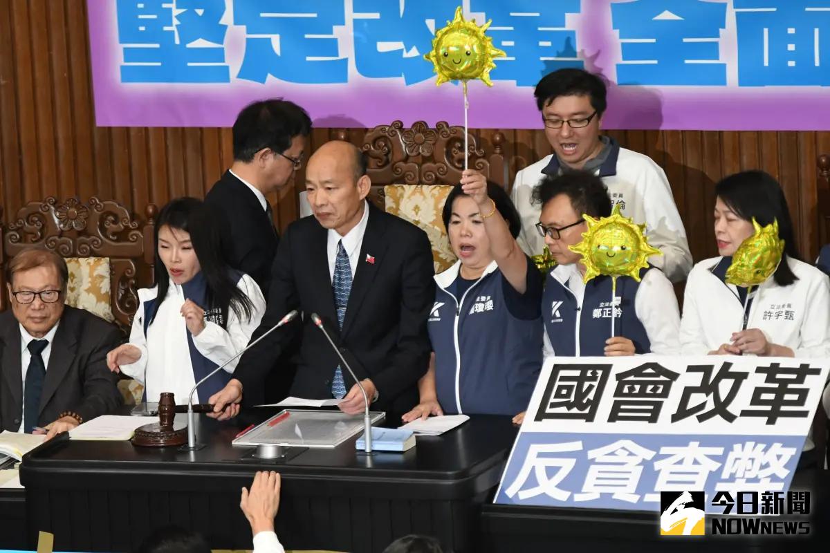 ▲立法院三讀通過《立法院職權行使法》修正案，立法院長韓國瑜敲槌。（圖／林調遜攝，20240528）