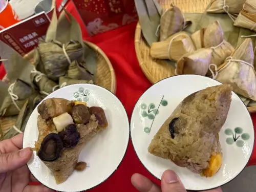 一年一度端午節又要來了!今(2024)年南北部粽子之戰即將開打,全聯、大潤發公開預購熱銷排行。(圖/記者鍾怡婷攝) ▲一年一度端午節又要來了!今(2024)年南北部粽子之戰即將開打,全聯、大潤發公開預購熱銷排行。(圖/記者鍾怡婷攝)