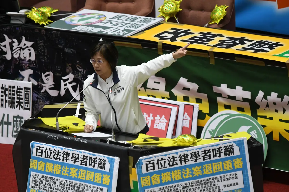 ▲國會改革法案三讀通過，翁曉玲稱今日是民主史上的勝利，值得大家慶賀。（圖／NOWnews攝影中心）