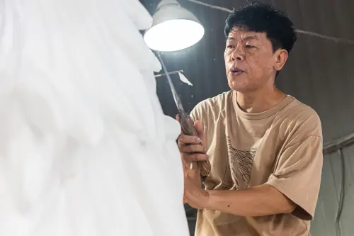 波拉西亞戰記,呂豐源雕刻師。(圖/記者葉政勳攝) ▲波拉西亞戰記,呂豐源雕刻師。(圖/記者葉政勳攝)