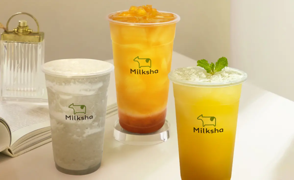 ▲夏日高溫喝清涼手搖飲料消暑，迷客夏「夏日康波」新品外送Uber Eats祭出「鳳梨康波綠買一送一」優惠；新北蘆洲民族店開幕消費享「單茶拿鐵」兌換券。七盞茶創新開喝「芋籤粿奶茶」。（圖／迷客夏提供）