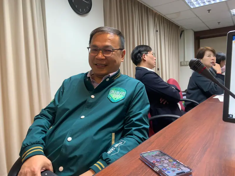 ▲民進黨政策會執行長王義川日前自爆可以透過手機訊號的定位分析參與青鳥行動的年齡層，引發監控民眾爭議。（圖／翻攝自王義川臉書）