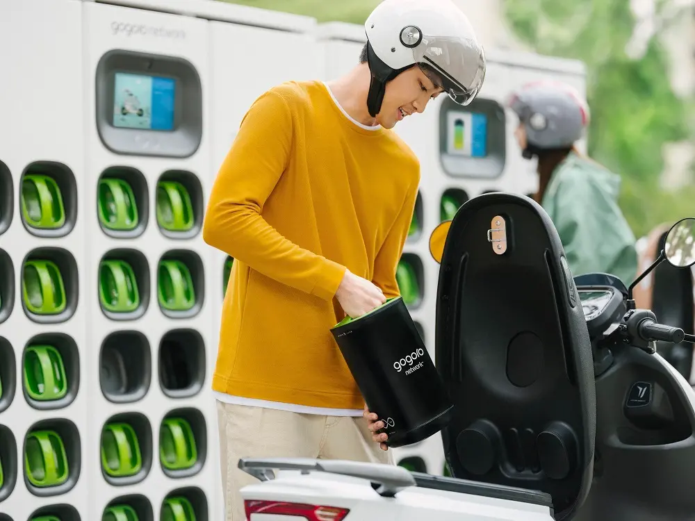 ▲想買電動機車嗎？善用政府補助加刷卡回饋，加總最高可省下5萬1300元，相當用34折就能入手新車，可享30期0利率。（圖／兆豐銀行提供）