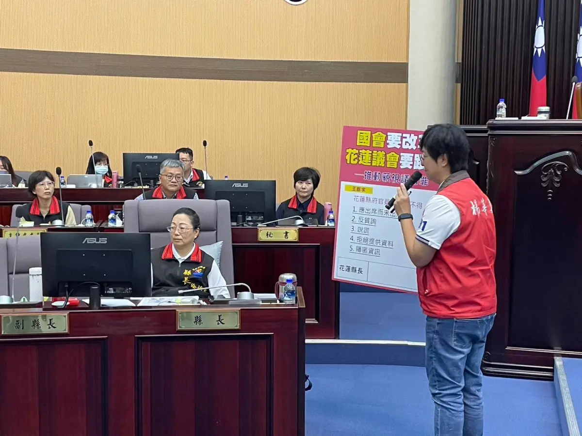 ▲花蓮縣議員楊華美（右）今（17）日爆料吉安鄉有民眾收到選舉公報，驚見夾帶傅崐萁文宣。（圖／資料照片）