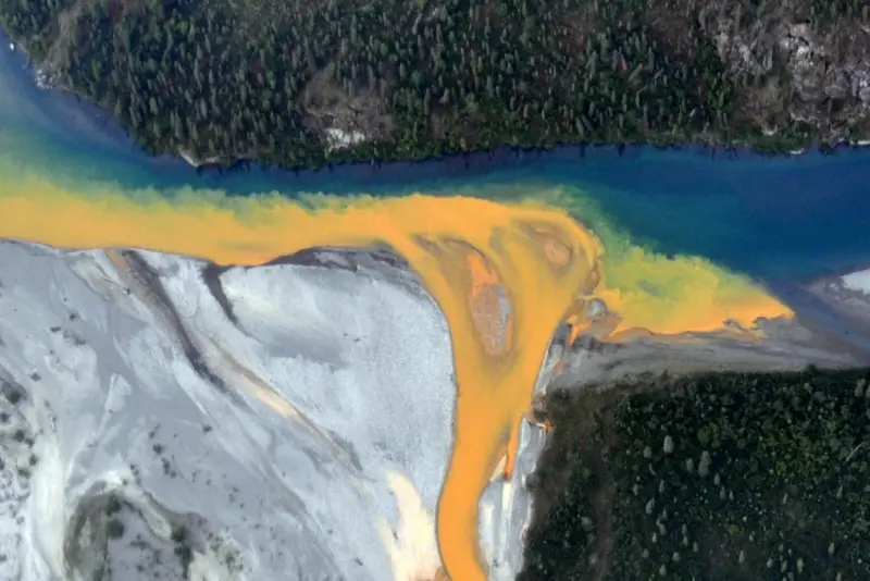 ▲一項最新研究發現，美國阿拉斯加的河流正在被染成橘色，因為永凍土融化後，原本凍結其中的金屬成份進入河流。（圖／翻攝自美國國家公園管理局官網）