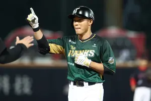 ▲「台鋼大王」王柏融單場3打數敲出2支安打,貢獻1分點,並跑出2次盜壘。(圖/台鋼雄鷹提供) ▲「台鋼大王」王柏融單場3打數敲出2支安打,貢獻1分點,並跑出2次盜壘。(圖/台鋼雄鷹提供)