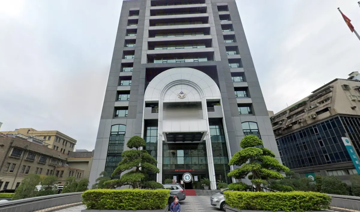 ▲台北市1名警官疑涉嫌性侵女兒，又被爆出曾性騷女警，消息傳出後，台北市警局隨即將其調離主管職，並報請予以停職。（圖／翻攝googlemap）