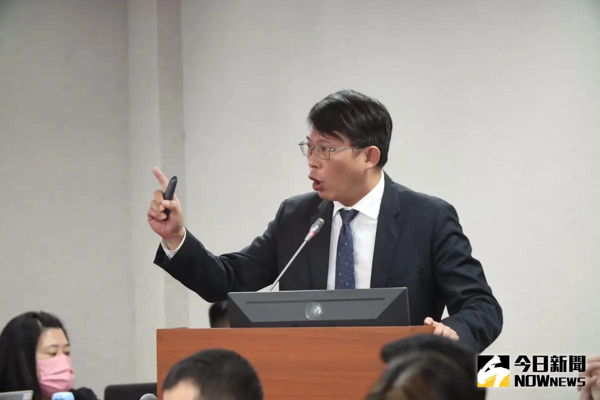 ▲黃國昌主張立法院延會，綠委林俊憲狠酸，怎麼院會一直缺席不投票的反而在喊要延會。（圖／記者陳明中攝）