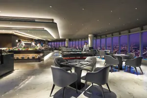 50樓Cafe自助餐廳為新北最高的景觀餐廳,擁有360度環場無邊際美景。(圖/50樓Cafe提供) ▲50樓Cafe自助餐廳為新北最高的景觀餐廳,擁有360度環場無邊際美景。(圖/50樓Cafe提供)